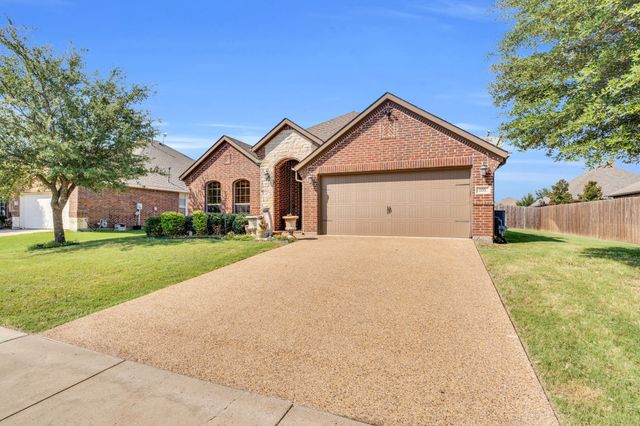 105 Manor Lane, Waxahachie, TX 75165