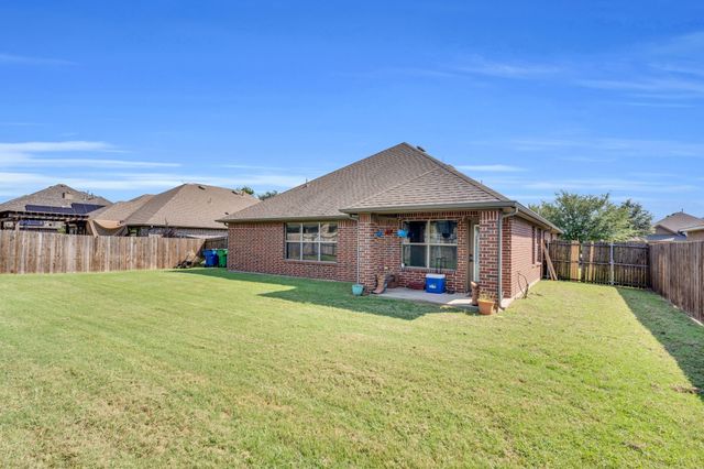 105 Manor Lane, Waxahachie, TX 75165