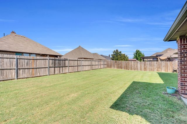 105 Manor Lane, Waxahachie, TX 75165