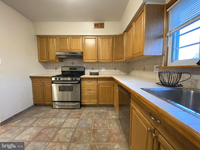 3528 W CROWN AVE, Philadelphia, PA 19114
