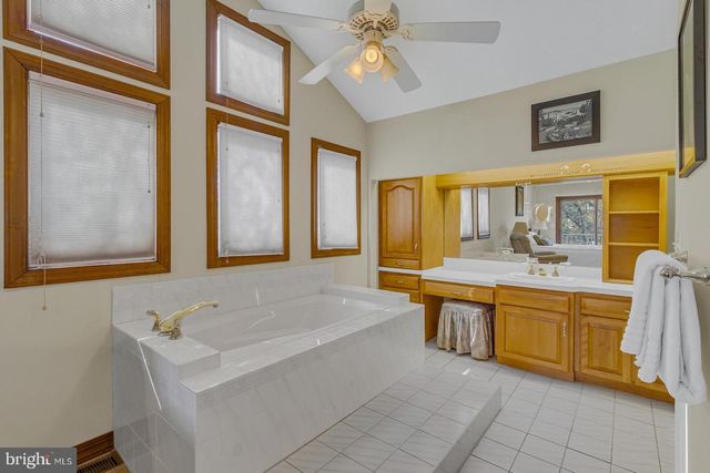 150 EAST HARBOR DR, Reedville, VA 22539