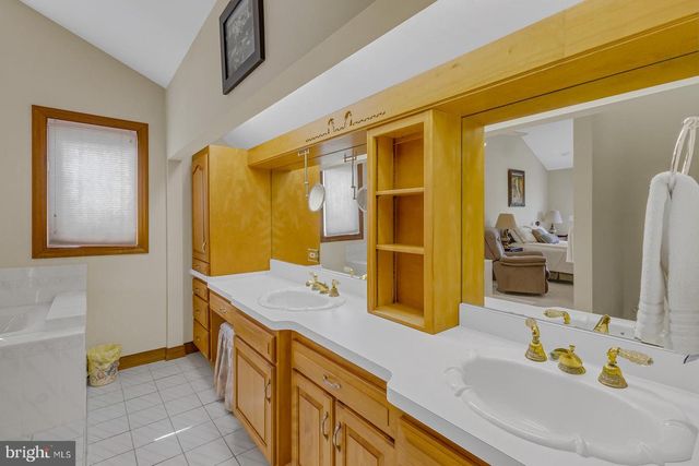 150 EAST HARBOR DR, Reedville, VA 22539