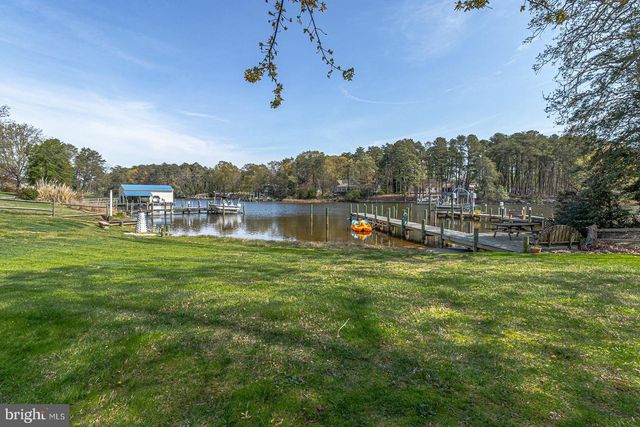 150 EAST HARBOR DR, Reedville, VA 22539