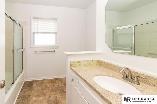 6611 N 75th Street, Omaha, NE 68122