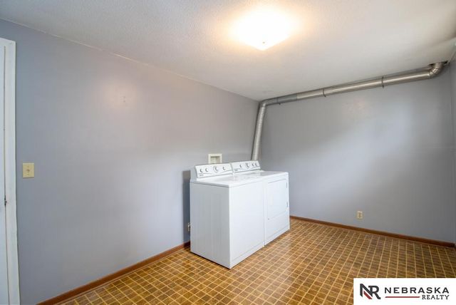 6611 N 75th Street, Omaha, NE 68122