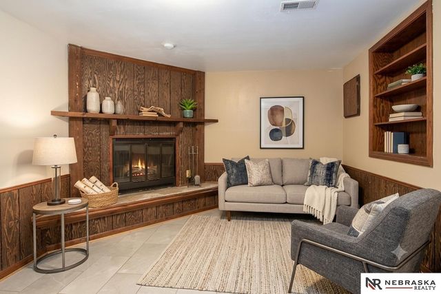 6611 N 75th Street, Omaha, NE 68122