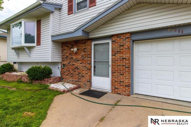 6611 N 75th Street, Omaha, NE 68122