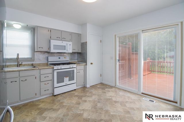 6611 N 75th Street, Omaha, NE 68122