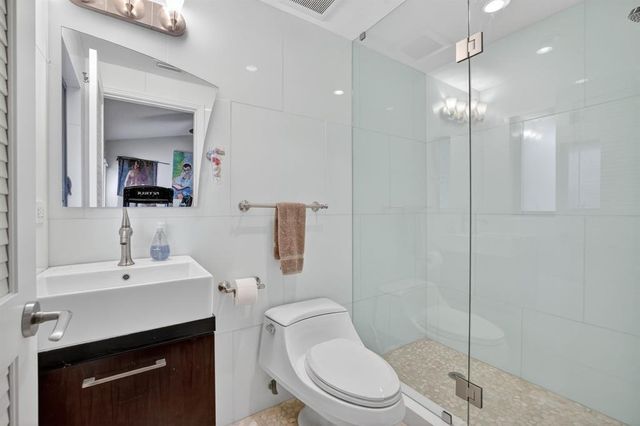 210 Washingtonia Avenue, Lauderdale-By-The-Sea, Fort Lauderdale, FL 33308