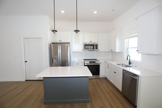 4400 ROYAL COUNTY RD, Columbia, MO 65201