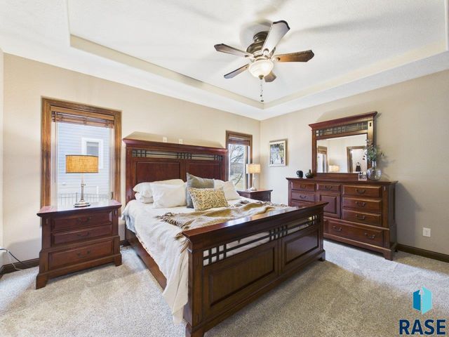 2105 S Silverpine Ct Court, Sioux Falls, SD 57110