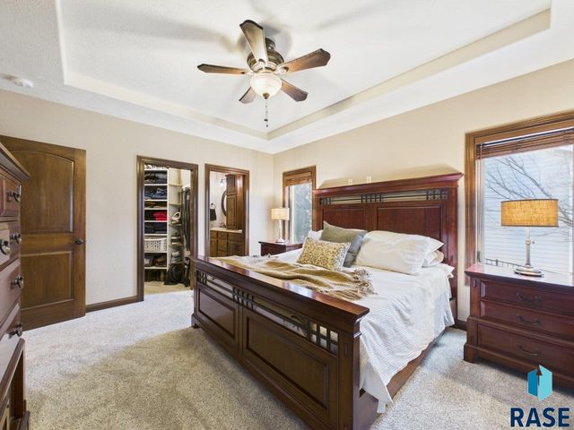 2105 S Silverpine Ct Court, Sioux Falls, SD 57110