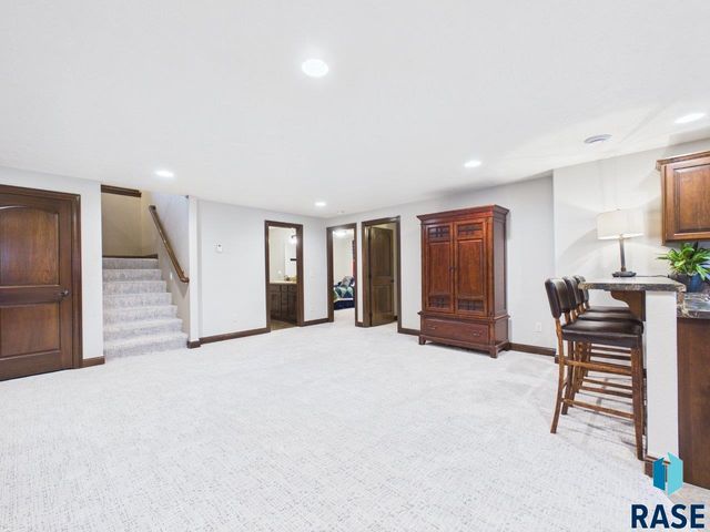 2105 S Silverpine Ct Court, Sioux Falls, SD 57110