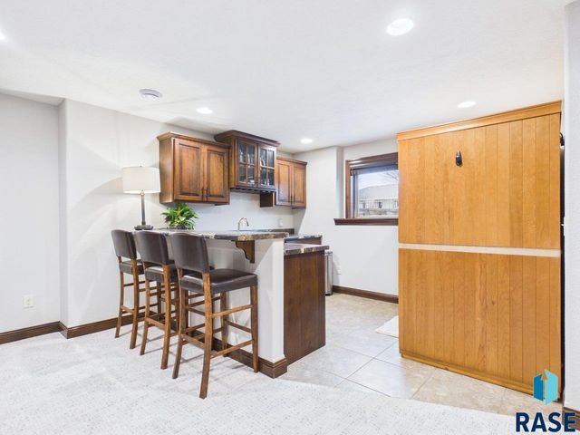 2105 S Silverpine Ct Court, Sioux Falls, SD 57110