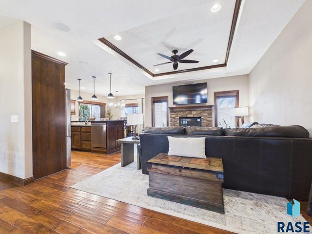 2105 S Silverpine Ct Court, Sioux Falls, SD 57110