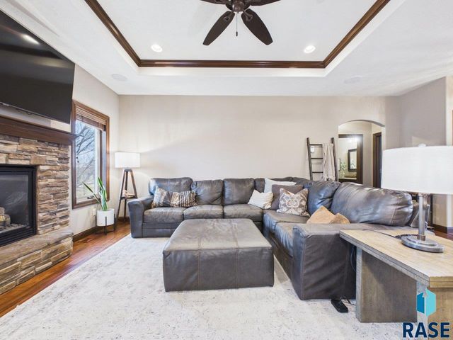 2105 S Silverpine Ct Court, Sioux Falls, SD 57110