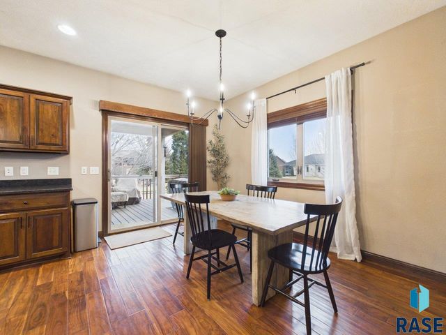 2105 S Silverpine Ct Court, Sioux Falls, SD 57110