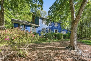 301 Sardis Road N, Charlotte, NC 28270