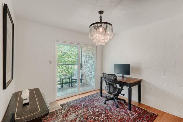 2303 East Side DR 210, Austin, TX 78704