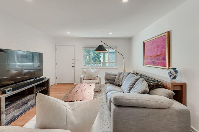2303 East Side DR 210, Austin, TX 78704