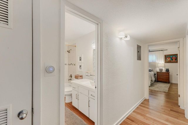 2303 East Side DR 210, Austin, TX 78704