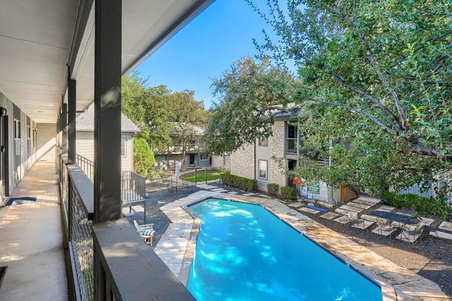 2303 East Side DR 210, Austin, TX 78704