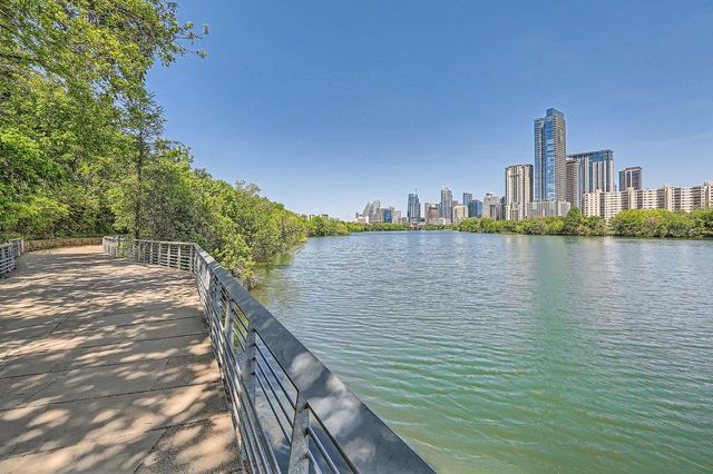 2303 East Side DR 210, Austin, TX 78704