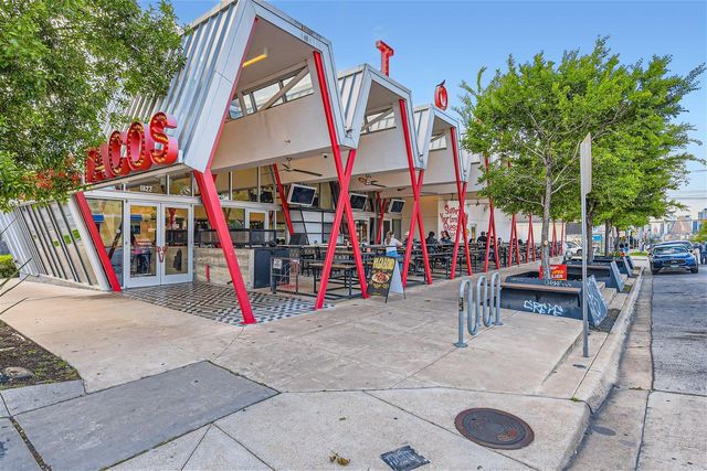 2303 East Side DR 210, Austin, TX 78704