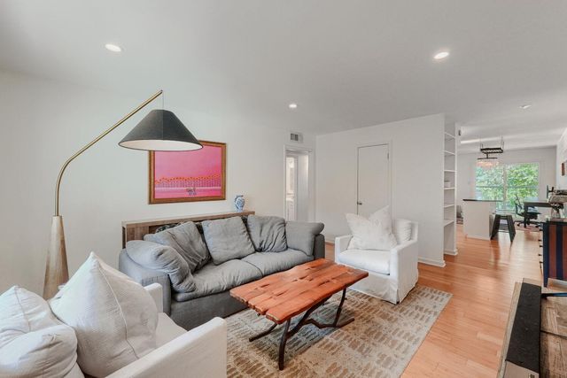2303 East Side DR 210, Austin, TX 78704