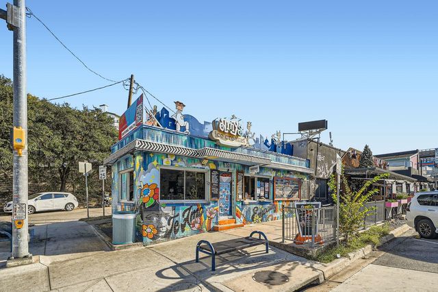 2303 East Side DR 210, Austin, TX 78704