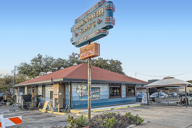 2303 East Side DR 210, Austin, TX 78704