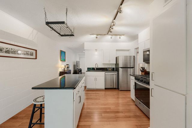 2303 East Side DR 210, Austin, TX 78704