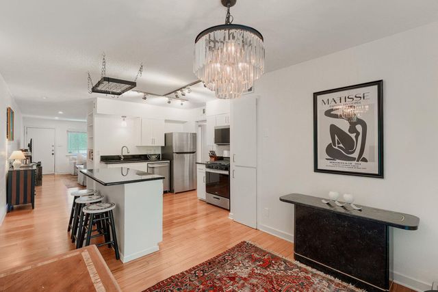 2303 East Side DR 210, Austin, TX 78704