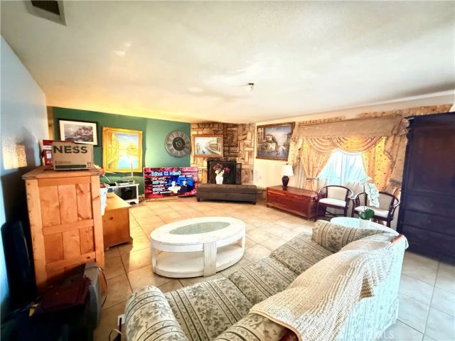 15994 Cactus Street, Hesperia, CA 92345