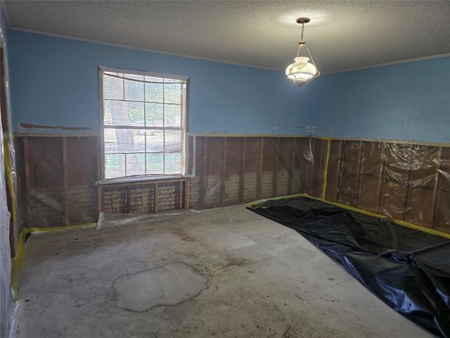 204 Fordyce Street, Barry, TX 75102