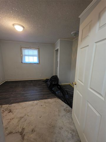 204 Fordyce Street, Barry, TX 75102