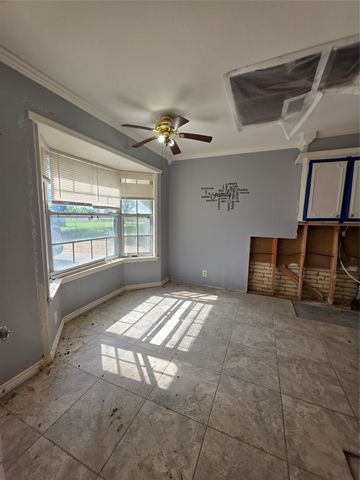 204 Fordyce Street, Barry, TX 75102