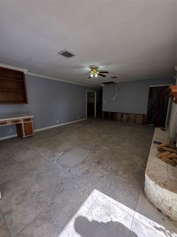 204 Fordyce Street, Barry, TX 75102