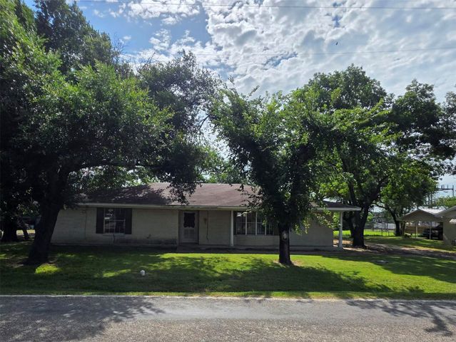 204 Fordyce Street, Barry, TX 75102