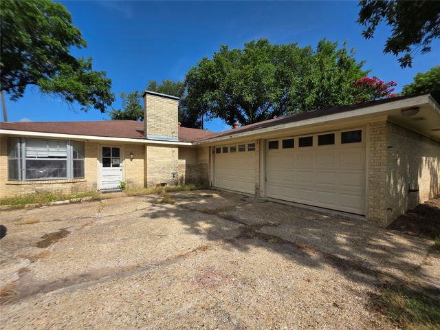 204 Fordyce Street, Barry, TX 75102