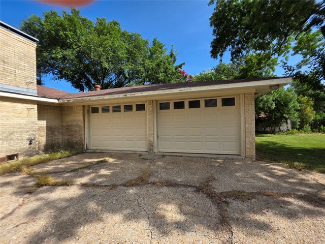 204 Fordyce Street, Barry, TX 75102
