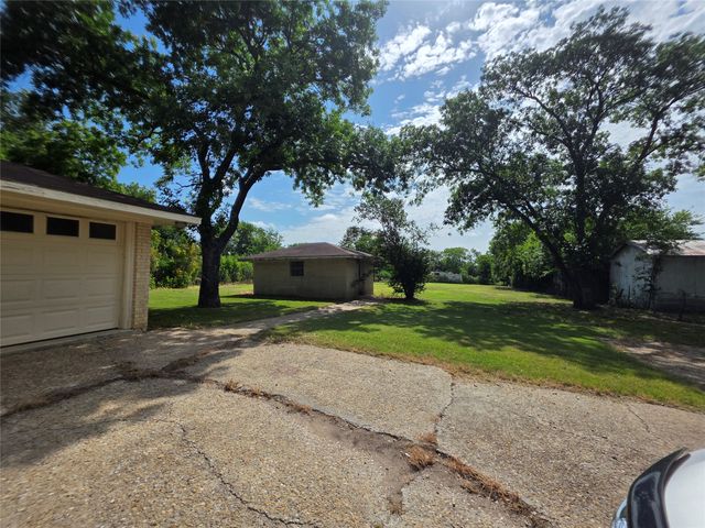 204 Fordyce Street, Barry, TX 75102