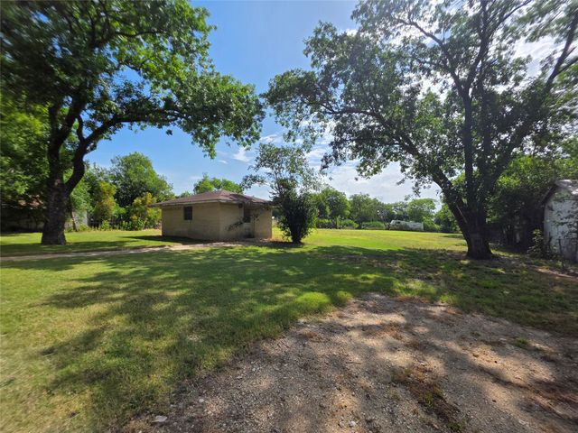 204 Fordyce Street, Barry, TX 75102