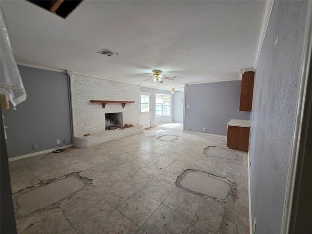 204 Fordyce Street, Barry, TX 75102