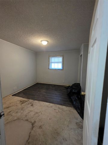 204 Fordyce Street, Barry, TX 75102