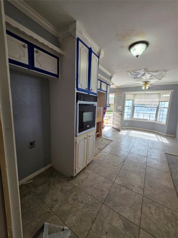 204 Fordyce Street, Barry, TX 75102