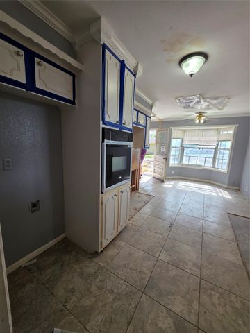 204 Fordyce Street, Barry, TX 75102