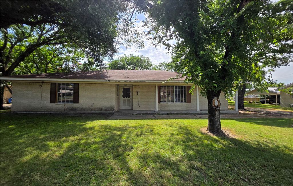 204 Fordyce Street, Barry, TX 75102
