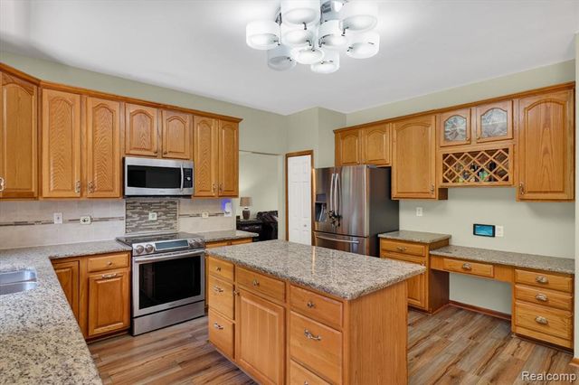 7340 Briargate Drive, Canton, MI 48187
