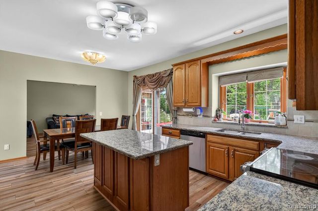 7340 Briargate Drive, Canton, MI 48187